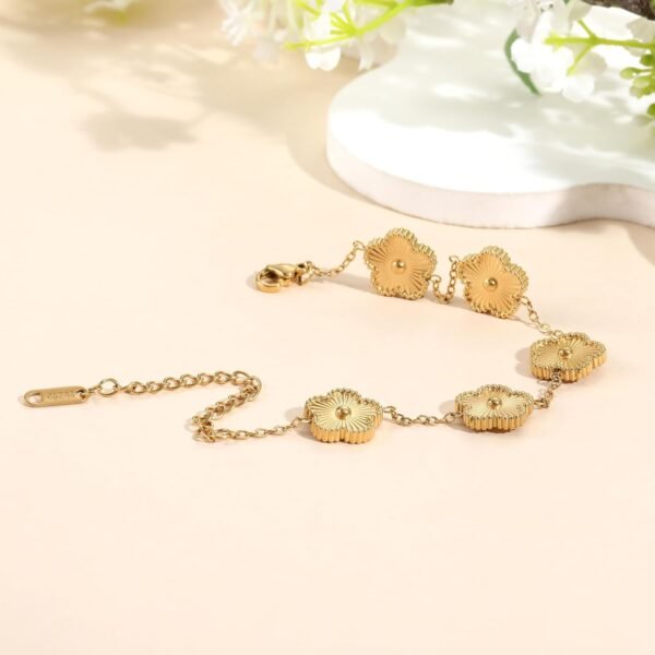 Four Leaf Clover Bracelet for Women 18K Gold Plated Stainless Steel Lucky 4 Leaf Gold Link Bracelet Jewelry Gift for Women